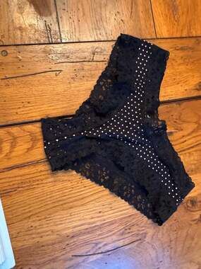 Victoria's Secret Lace-Waist Cheeky Panty in Black Polka Dot
B1012